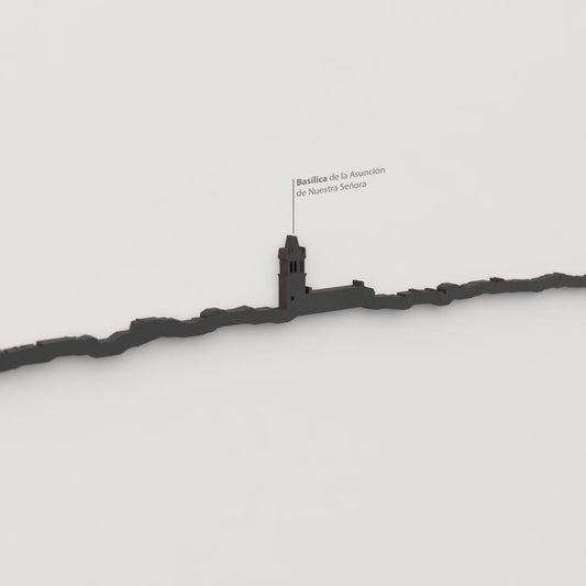 Detalle de la Basílica de la Asunción de Nuestra Señora en la silueta de madera de Colmenar Viejo.