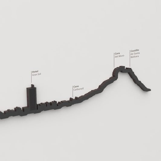 Detalle del Castillo de Santa Bárbara en la silueta de madera del skyline de Alicante.