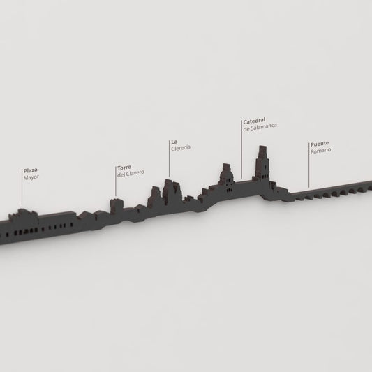 Detalle de la Catedral de Salamanca en la silueta de madera del skyline de la ciudad.