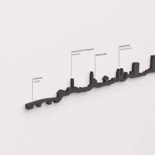 Skyline Sarajevo – detalle de la Katedrala Srca Isusova en madera negra.