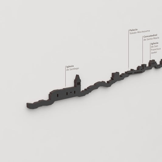 Detalle del Palacio de Toledo-Moctezuma en la silueta de madera del skyline de Cáceres.