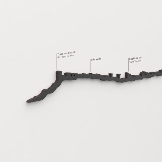 Detalle de la Torre del Castell de Tossa de Mar en la silueta de madera del skyline de Tossa de Mar.