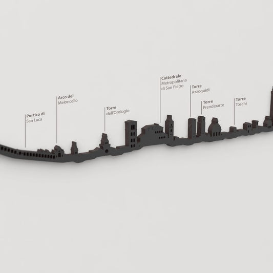 Detalle de la Torre Prendiparte en la silueta de madera del skyline de Bologna.