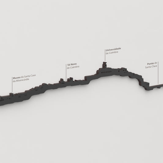 Detalle de la Universidade de Coimbra en la silueta de madera negra de la ciudad.