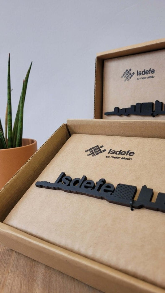 Colaborando con ISDEFE: Un Regalo Institucional Sostenible para Madrid - Skylinecity