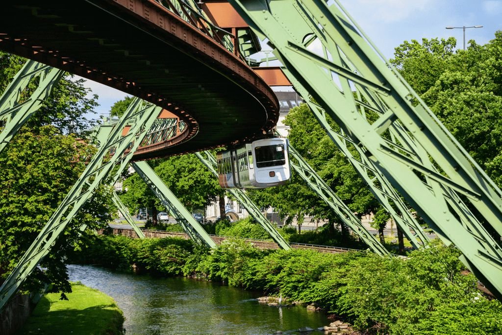 Wuppertal: Un Poema Urbano Colgante en el Valle del Wupper