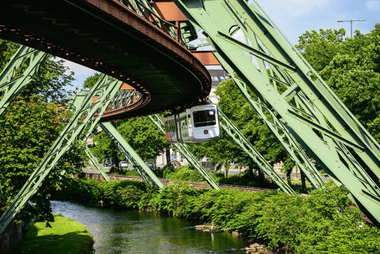 Wuppertal: Un Poema Urbano Colgante en el Valle del Wupper