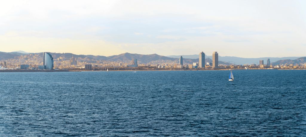 El Horizonte de Barcelona: Un Diálogo Entre la Historia y el Mar