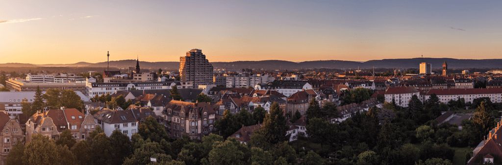 El Skyline de Karlsruhe: Horizonte de la Ciudad-Abanico y su Patrimonio Arquitectónico