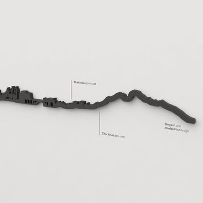 Acabado lacado negro del skyline Ceuta en madera.