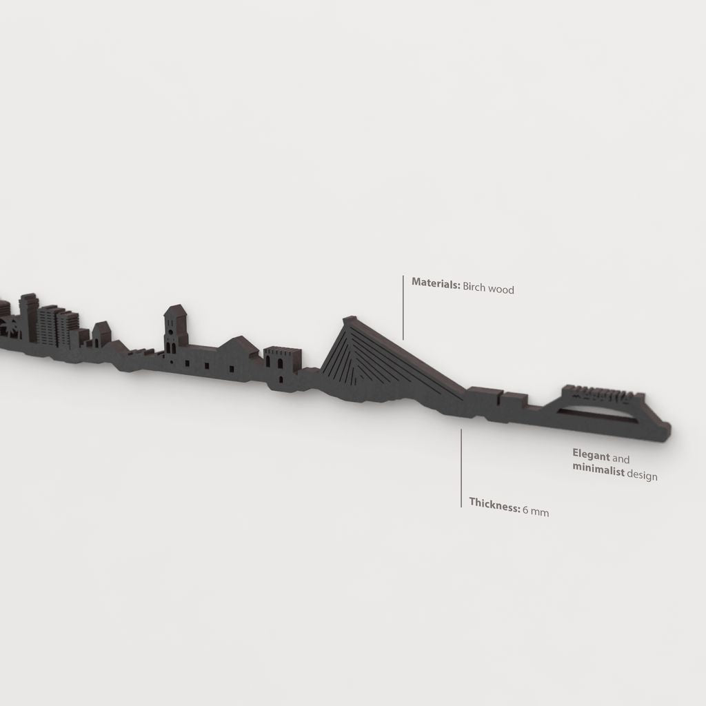 Acabado lacado negro del skyline Marbella en madera.