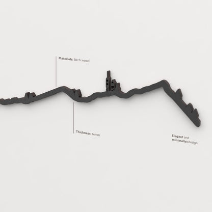 Acabado lacado negro del skyline Navacerrada en madera.