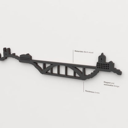 Acabado lacado negro del skyline Oporto en madera.