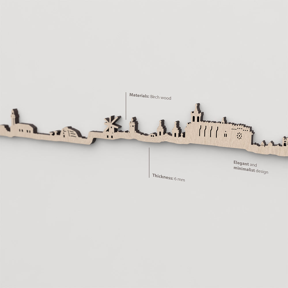 Skyline Ciutadella con vetado visible en madera natural.