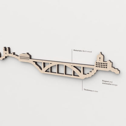 Vetado de la madera natural en el skyline Oporto.