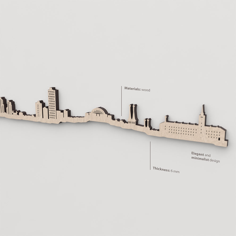 Vetado de la madera natural en el skyline Reikiavik.