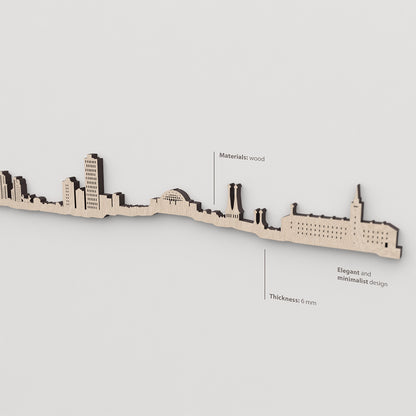 Vetado de la madera natural en el skyline Reikiavik.