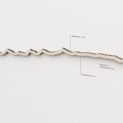 Textura y veta de la madera natural en el perfil montañoso de Sierra Nevada.
