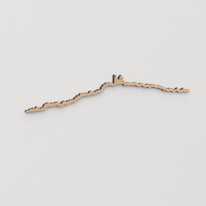 Comparativa de tamaños 50 cm y 100 cm de la silueta de Altea en una pared de salón.