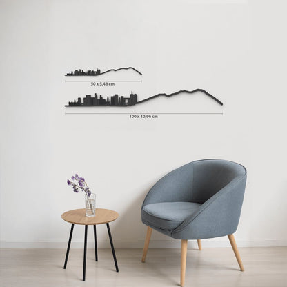 Comparativa de tamaños 50 cm y 100 cm de la silueta de Caracas en una pared de salón.