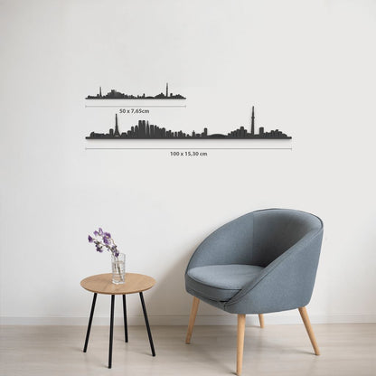 Comparativa de tamaños 50 cm y 100 cm de la silueta de Tokio en una pared de salón.