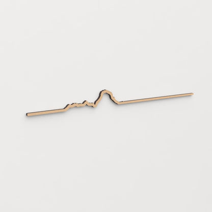 Decoración mural artesanal con la icónica silueta de Es Vedrà en madera.