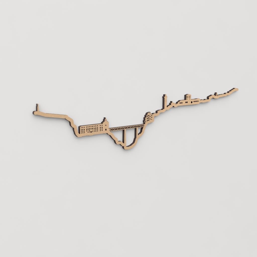 Pieza de artesanía en madera con el skyline de Cuenca para decoración mural.