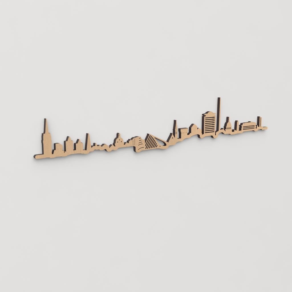 Decoración artesanal en madera con la silueta de Dublín y sus monumentos emblemáticos.