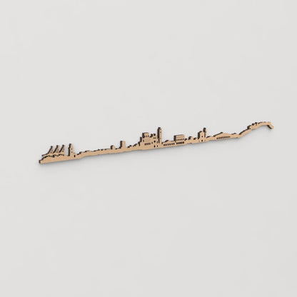 Decoración de pared con la silueta de Castelló, una pieza de artesanía en madera.