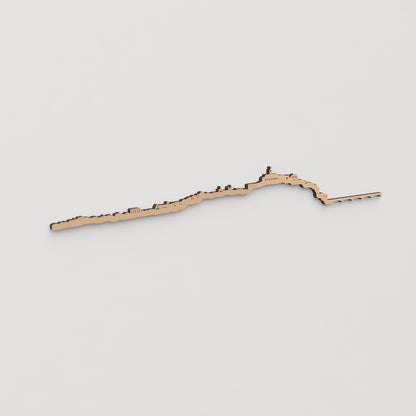 Decoración de pared con la silueta de Coimbra, una pieza de artesanía en madera.