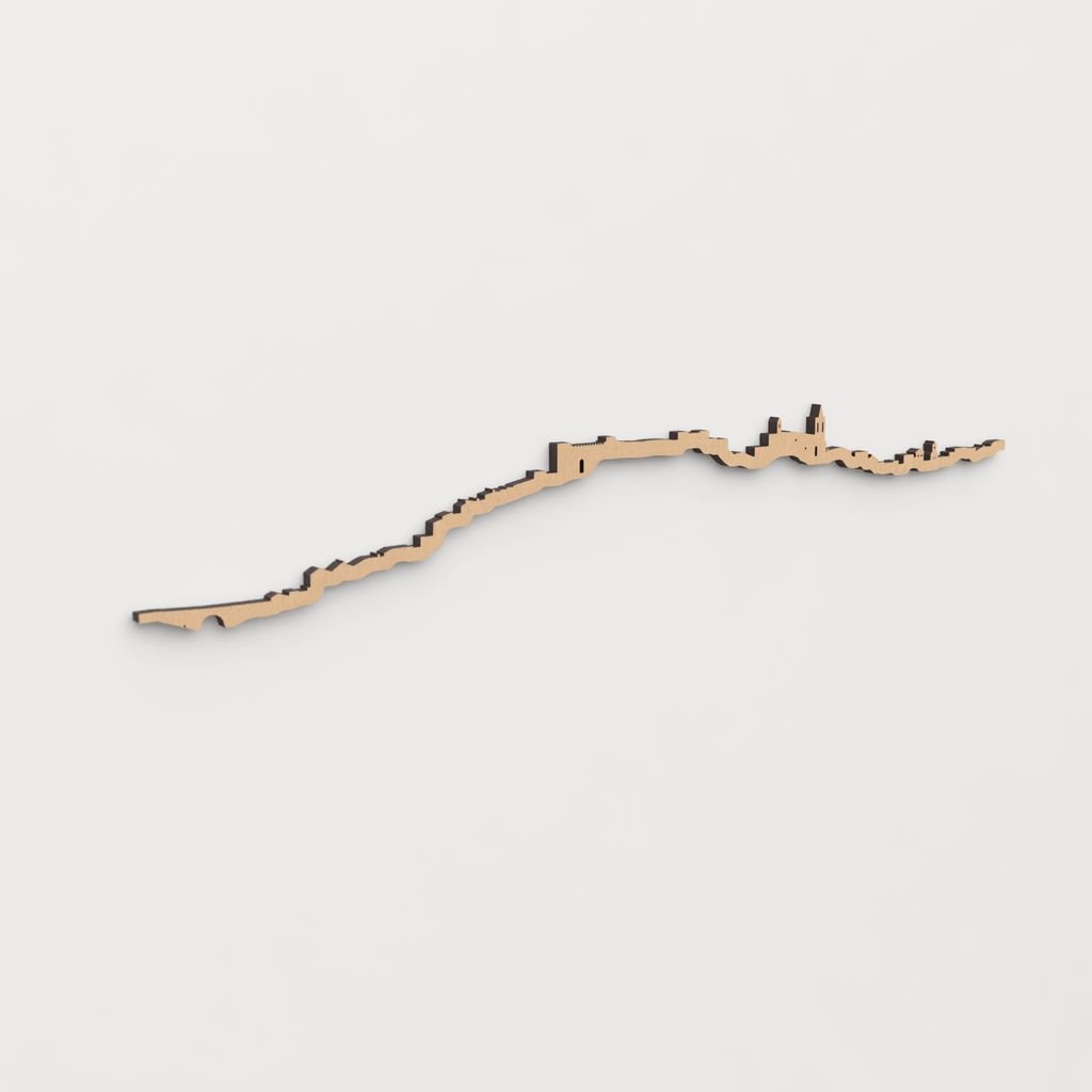 Decoración de pared con la silueta de Aroche, una pieza de artesanía en madera.