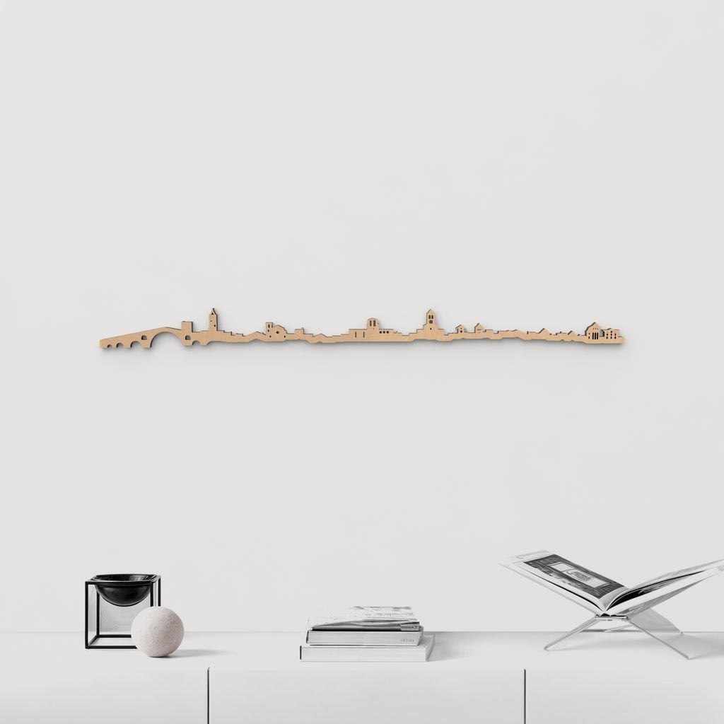 Silueta skyline de Camprodon en madera color marrón para decoración mural.