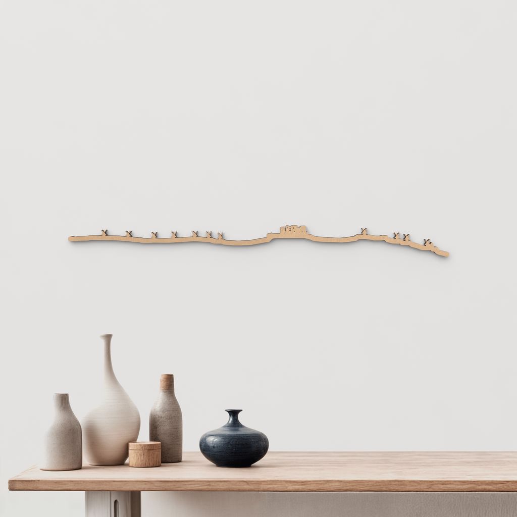 Silueta skyline de Consuegra en madera color marrón para decoración mural.