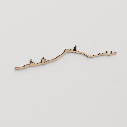 Skyline El Toro Menorca en madera, decoración de pared elegante y moderna.