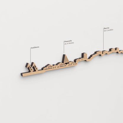 Silueta skyline de Ferrol en madera marrón: una pieza única para decorar espacios.