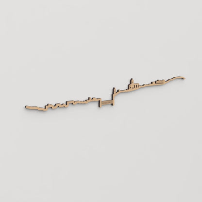 Skyline Girona en madera, decoración de pared elegante y moderna.