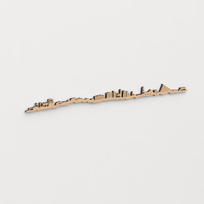 Skyline Marbella en madera, decoración de pared elegante y moderna.