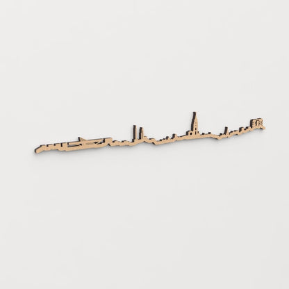 Skyline Oviedo en madera, decoración de pared elegante y moderna.