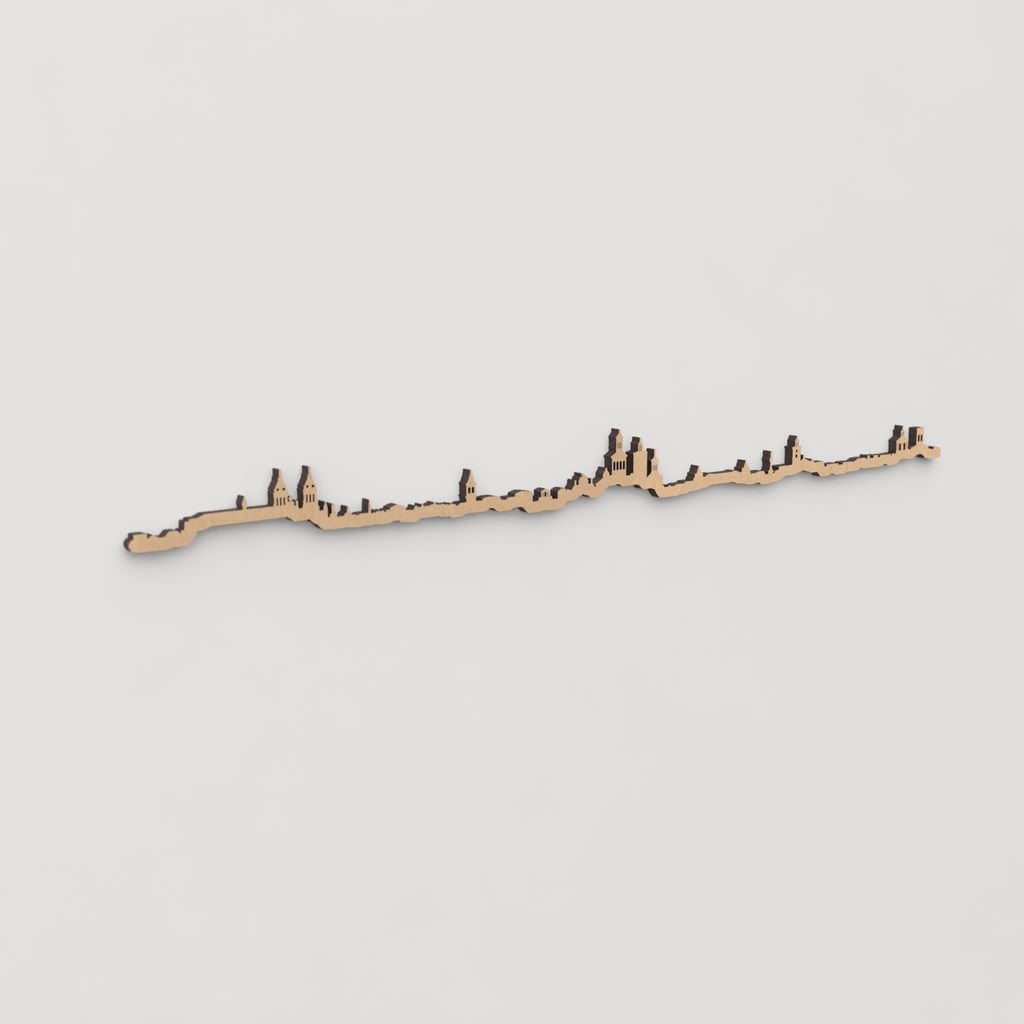 Skyline Pamplona en madera, decoración de pared elegante y moderna.