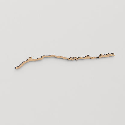 Skyline Ribadesella en madera, decoración de pared elegante y moderna.