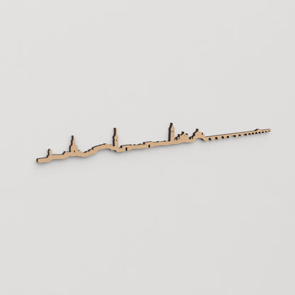 Skyline Talavera de la Reina en madera, decoración de pared elegante y moderna.