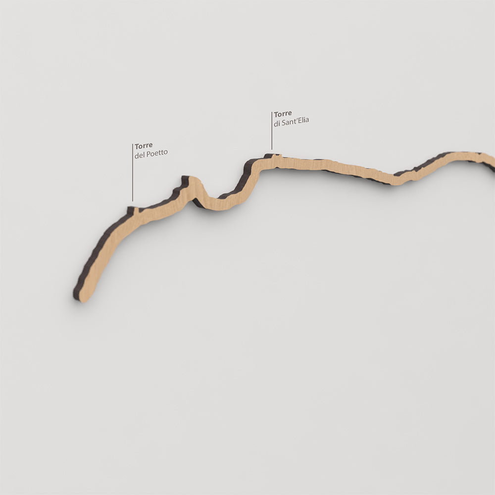 Skyline Sella del Diavolo – detalle del acantilado característico en madera marrón.