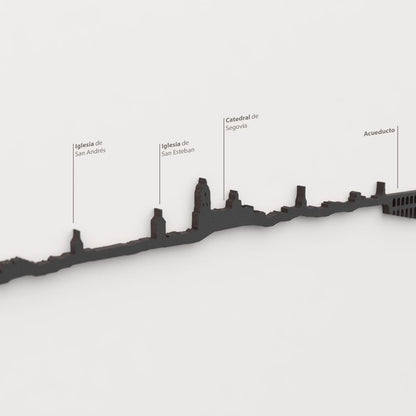 Detalle del Acueducto de Segovia en la silueta de madera del skyline de Segovia.