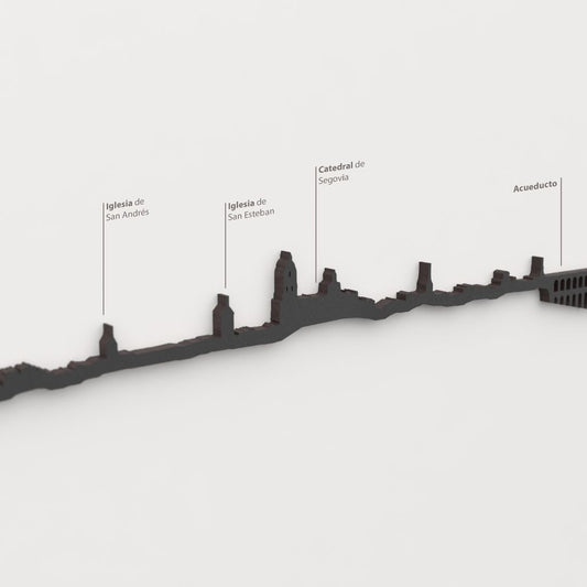 Detalle del Acueducto de Segovia en la silueta de madera del skyline de Segovia.
