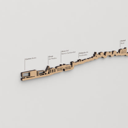 Skyline Santander – detalle del Arco del Banco Santander en madera marrón.