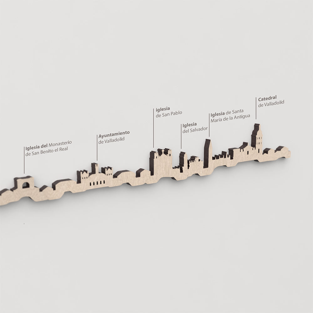 Skyline Valladolid – primer plano del Ayuntamiento de Valladolid en madera natural.