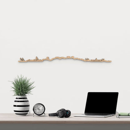 Detalle del Barrio de Canido en la silueta de Ferrol en madera marrón.