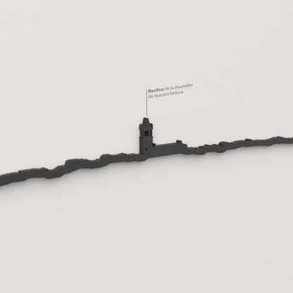 Detalle de la Basílica de la Asunción de Nuestra Señora en la silueta de madera de Colmenar Viejo.