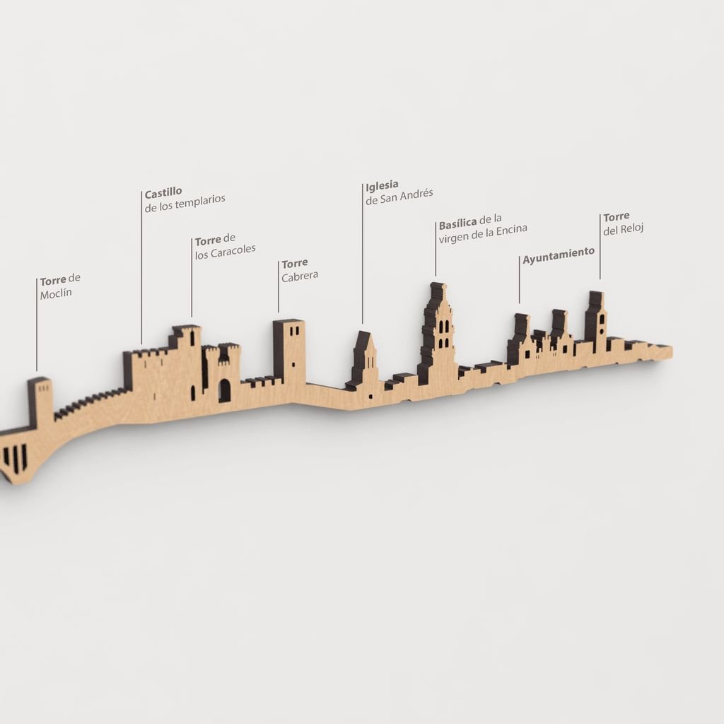 Skyline Ponferrada – detalle de la Basílica de la Virgen de la Encina en madera marrón.