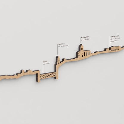 Skyline Girona – detalle de la Basilica de Sant Feliu en madera marrón.